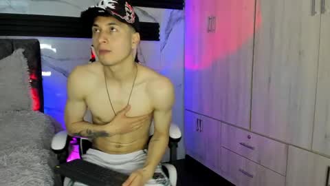 thiagoferrerohot online show from April 1, 5:21 pm