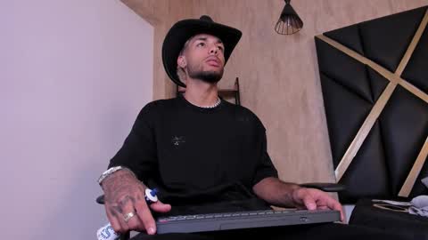 ThiagoFerreti online show from September 19, 3:19 am