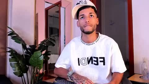 ThiagoFerreti online show from April 1, 3:18 am