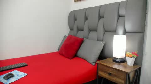 Thia Gomez online show from March 18, 7:06 pm