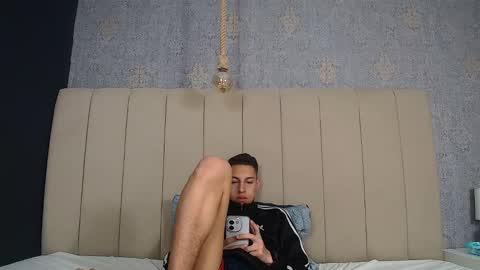 Thiago   online show from December 6, 11:03 pm