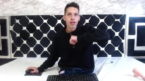 Thiago   online show from May 8, 1:55 am