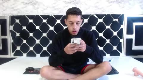 Thiago   online show from May 14, 12:17 am
