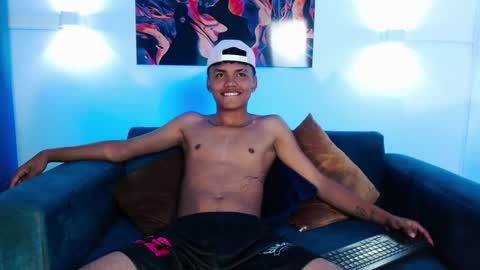 Thiago online show from March 28, 11:37 pm