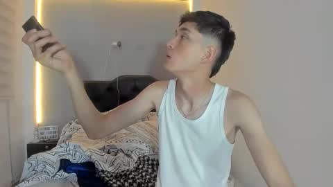 Snapshot of thiagowells_ chatting on May 13, 2:31 am Thiago Wells online show from May 13, 2:31 am
