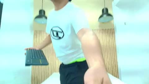 Snapshot of thiam_keller chatting on April 2, 7:22 pm Thiam online show from April 2, 7:22 pm