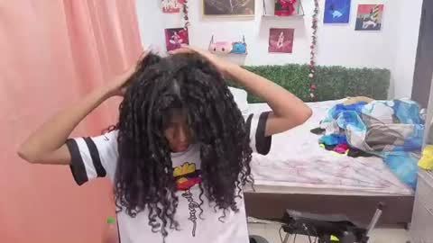 Snapshot of thiana_horny chatting on July 18, 2:21 pm thiana_horny online show from July 18, 2:21 pm