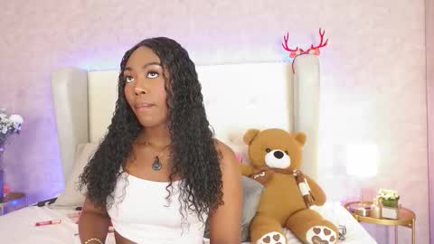 ThianaLopez online show from December 19, 9:44 pm