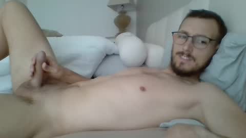 Snapshot of thib9223 chatting on March 31, 12:27 pm thib9223 online show from March 31, 12:27 pm