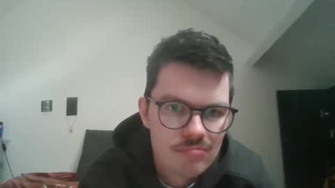 Snapshot of thibaut97 chatting on April 4, 3:31 pm thibaut97 online show from April 4, 3:31 pm