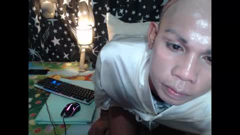 Snapshot of thick_bigcock13 chatting on December 15, 11:23 am gil online show from December 15, 11:23 am