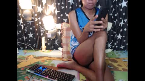 Snapshot of thick_bigcock13 chatting on December 24, 3:38 am gil online show from December 24, 3:38 am