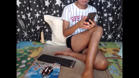 Snapshot of thick_bigcock13 chatting on December 30, 10:53 am gil online show from December 30, 10:53 am