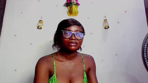 Snapshot of thick_ebonie chatting on September 26, 2:26 am Jenny online show from September 26, 2:26 am