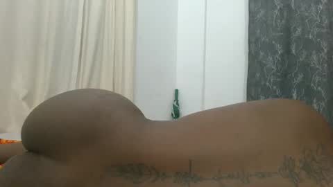 Snapshot of thick_jojo chatting on January 17, 1:47 am Call me Taliee online show from January 17, 1:47 am