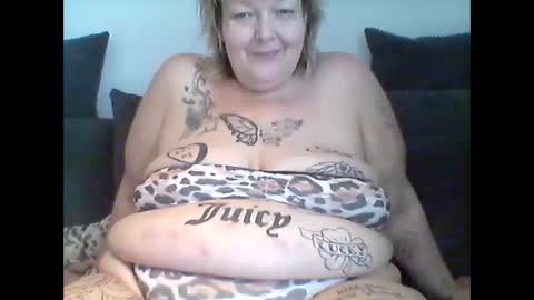 thickdarkangel online show from May 10, 5:29 pm