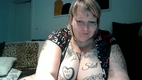 thickdarkangel online show from June 9, 6:19 pm