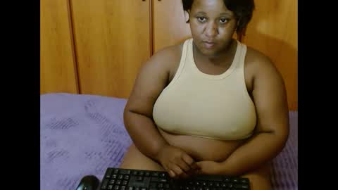 Snapshot of thickjuicyxxx chatting on October 4, 7:23 pm thickjuicyxxx online show from October 4, 7:23 pm