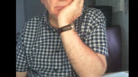 Snapshot of thickmelnik chatting on December 6, 5:53 am James online show from December 6, 5:53 am