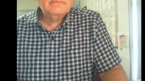 Snapshot of thickmelnik chatting on December 7, 6:10 am James online show from December 7, 6:10 am