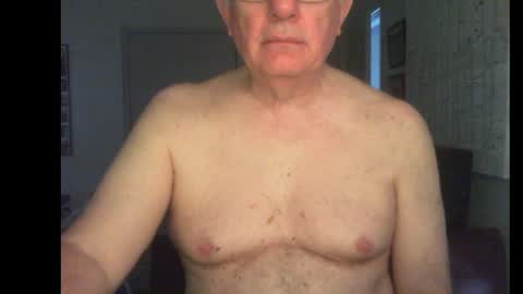 Snapshot of thickmelnik chatting on December 15, 5:13 am James online show from December 15, 5:13 am
