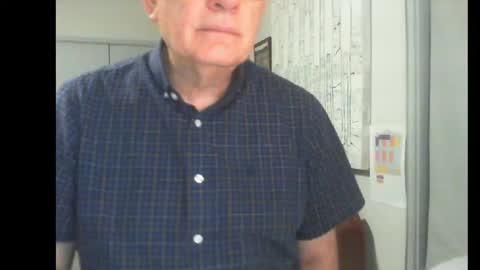 Snapshot of thickmelnik chatting on December 19, 1:40 pm James online show from December 19, 1:40 pm