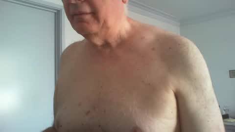 Snapshot of thickmelnik chatting on December 27, 11:21 pm James online show from December 27, 11:21 pm