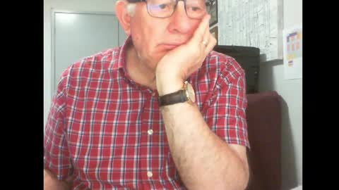 Snapshot of thickmelnik chatting on February 17, 1:32 pm James online show from February 17, 1:32 pm