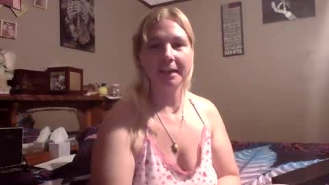 Snapshot of thickthighs_92 chatting on September 19, 1:51 am Thickthighs92 online show from September 19, 1:51 am