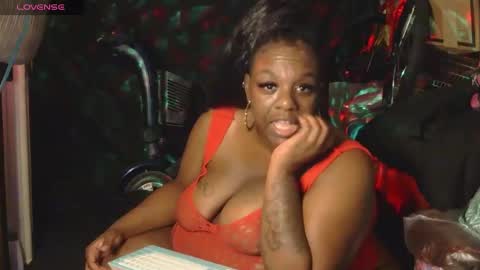 Snapshot of thickumzz41 chatting on December 19, 3:57 am Thickumzz41 online show from December 19, 3:57 am