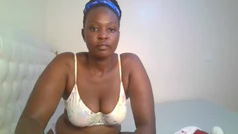 Snapshot of thicky_rue chatting on December 19, 9:05 am Rue online show from December 19, 9:05 am