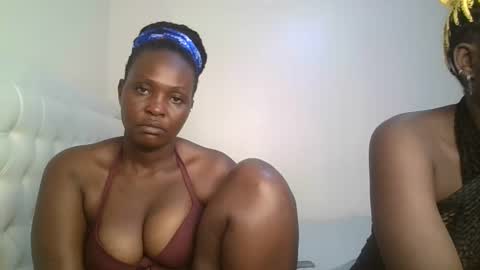 Snapshot of thicky_rue chatting on December 19, 9:55 pm Rue online show from December 19, 9:55 pm