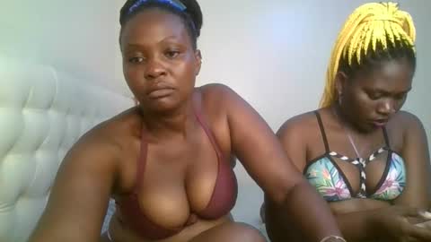 Snapshot of thicky_rue chatting on December 22, 12:13 pm Rue online show from December 22, 12:13 pm