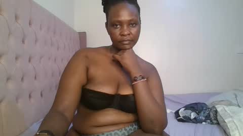 Snapshot of thicky_rue chatting on February 3, 2:53 am Rue online show from February 3, 2:53 am