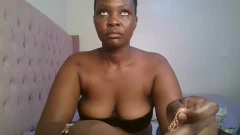 Snapshot of thicky_rue chatting on February 5, 11:04 am Rue online show from February 5, 11:04 am