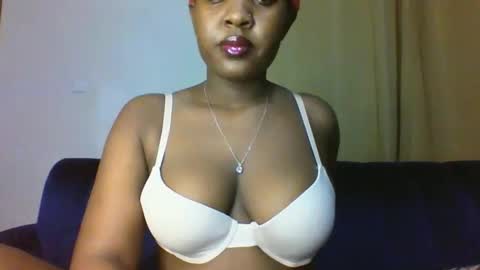 Snapshot of thickyannah2 chatting on September 17, 11:17 pm thickyannah online show from September 17, 11:17 pm