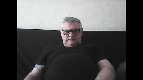 Snapshot of thierrysymp chatting on December 7, 10:56 am Thierrysymp online show from December 7, 10:56 am