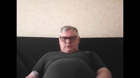 Snapshot of thierrysymp chatting on December 31, 9:21 am Thierrysymp online show from December 31, 9:21 am