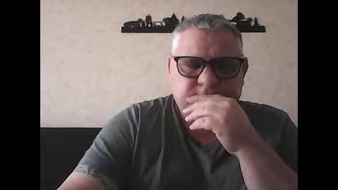 Snapshot of thierrysymp chatting on February 4, 10:32 am Thierrysymp online show from February 4, 10:32 am