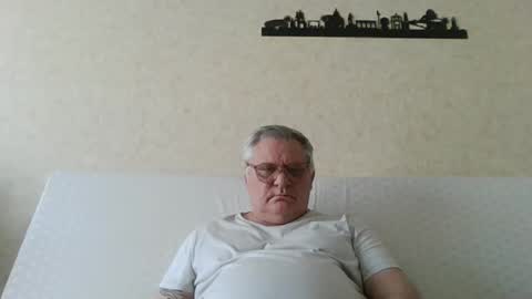 Snapshot of thierrysymp chatting on April 5, 4:59 pm Thierrysymp online show from April 5, 4:59 pm