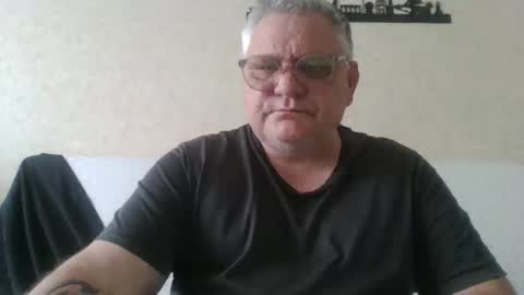 Snapshot of thierrysymp chatting on May 2, 4:45 pm Thierrysymp online show from May 2, 4:45 pm