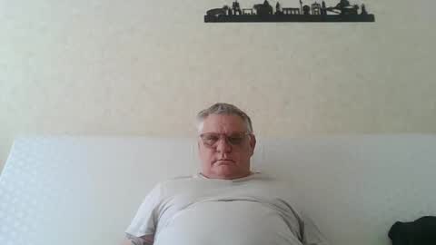 Snapshot of thierrysymp chatting on May 23, 8:40 am Thierrysymp online show from May 23, 8:40 am