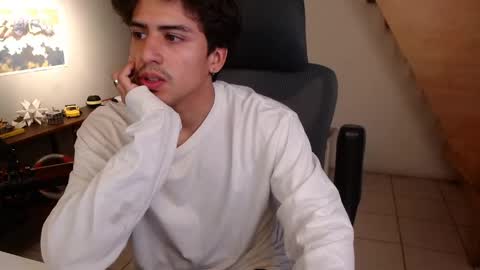 thieves_us online show from May 12, 2:58 pm