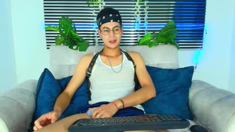 Thiago Saenzz online show from February 8, 11:30 pm