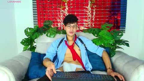 Thiago Saenzz online show from February 28, 3:13 pm