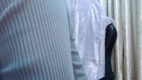 sara online show from February 9, 2:15 am