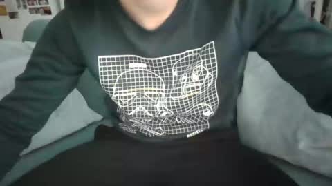 Snapshot of thinboy2 chatting on December 9, 2:06 pm Thinboy2 online show from December 9, 2:06 pm