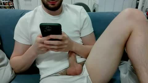 Snapshot of thinboy2 chatting on December 15, 6:56 pm Thinboy2 online show from December 15, 6:56 pm