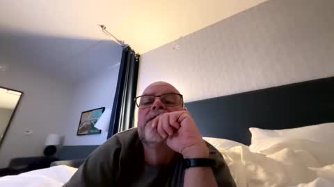 Snapshot of thisguy374 chatting on February 24, 11:14 pm thisguy374 online show from February 24, 11:14 pm