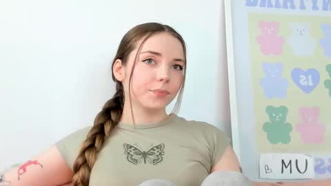 Snapshot of thisisamelia chatting on May 18, 3:40 pm Amelia shows on mondays fridays and sundays if anything changes im giving updates on my fansly online show from May 18, 3:40 pm